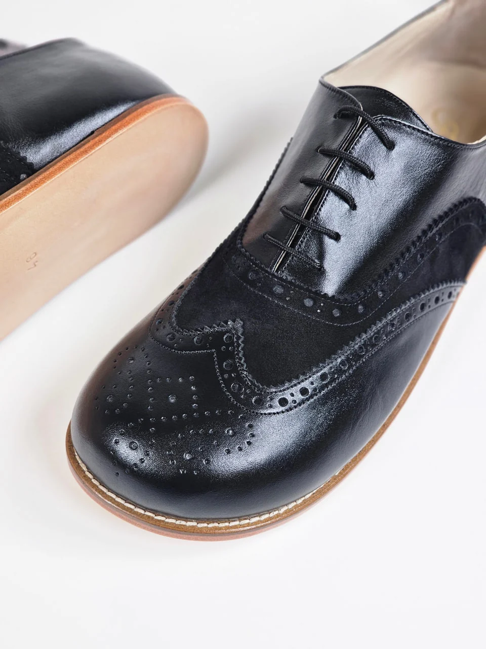 Harlem Brogue — чёрная кожа и замша, Zero Drop — жёсткая кожаная подошва, фото 2
