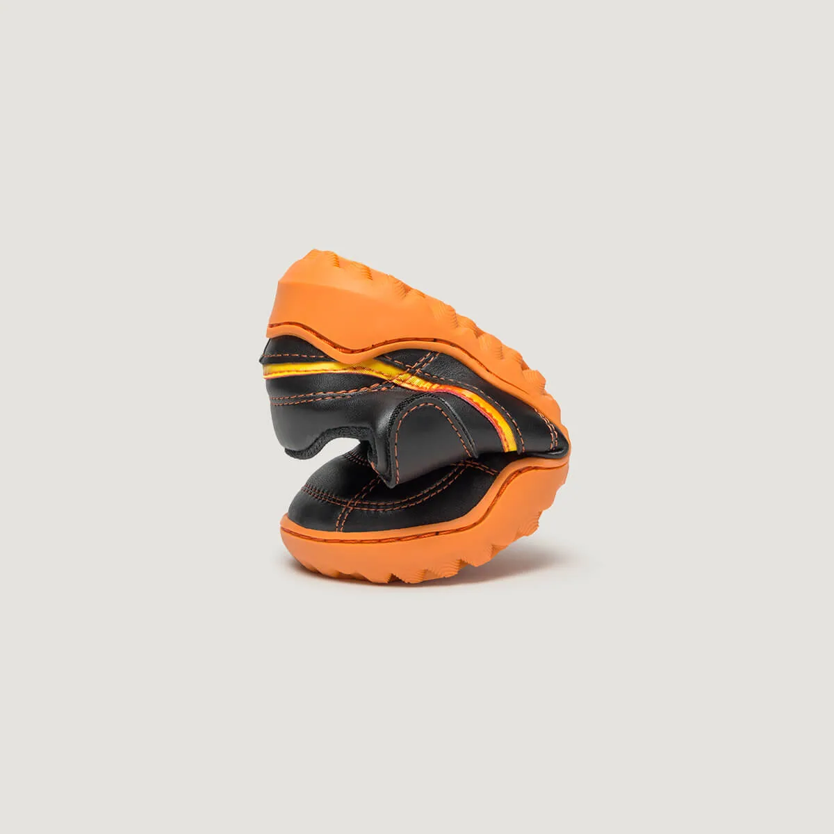 Детские футбольные кроссовки Zapato Feroz «Amunt» — чёрный и оранжевый, фото 4