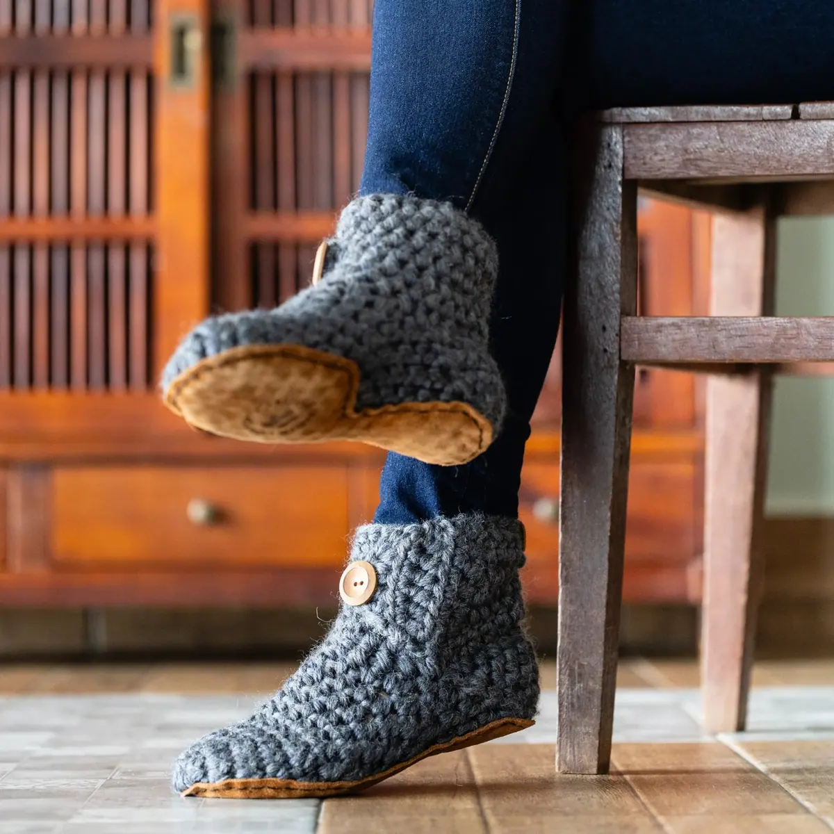 Домашние тапочки-ботинки Kingdom of Wow Extra Chunky Bootie — угольный, фото 5